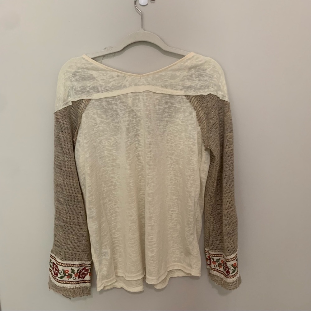 Umgee oatmeal/tan boho oversized embroidered bell sleeve henley style top size S - Picture 2 of 8